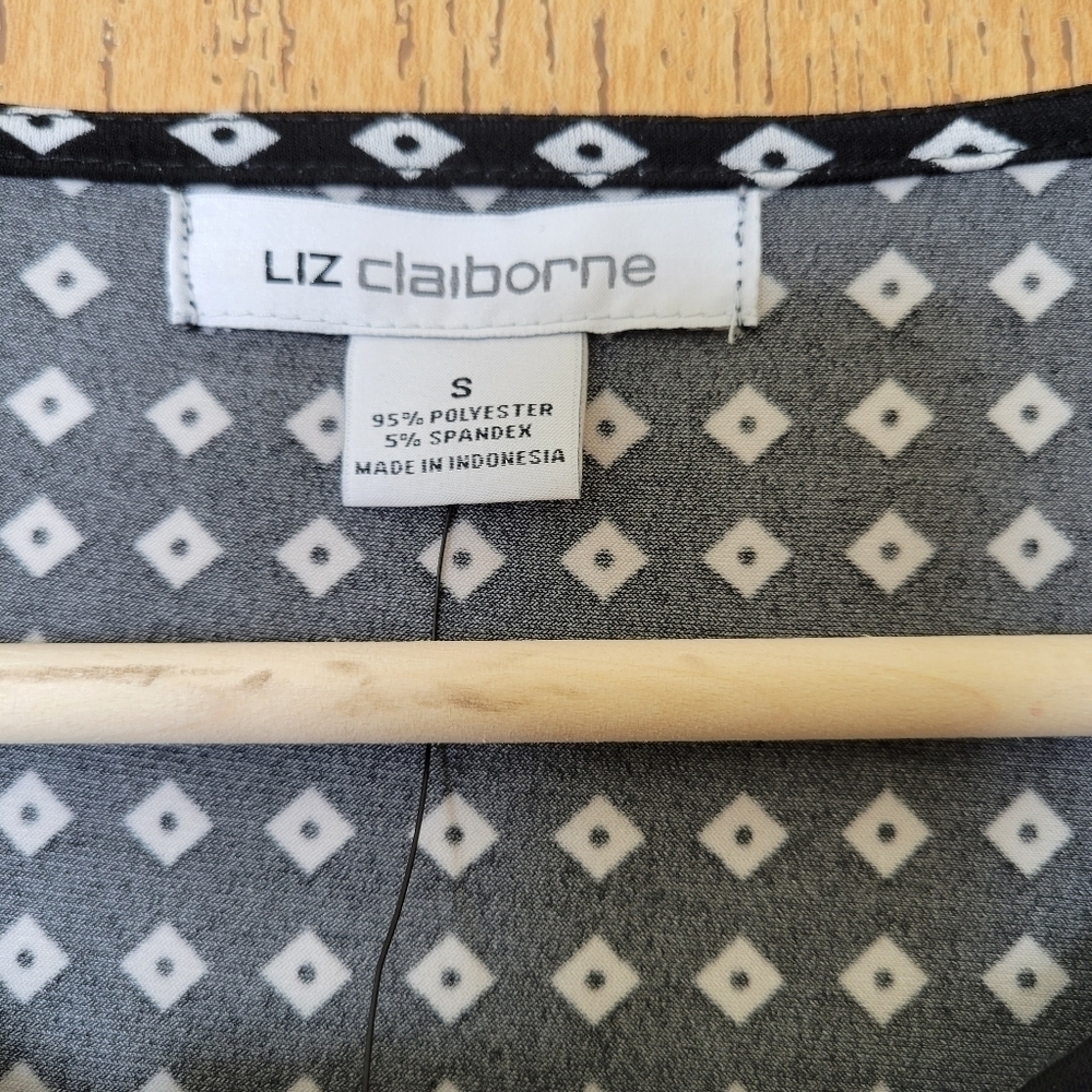 Liz Claiborne Black and white keyhole pleating detail sleeveless blouse S - Picture 3 of 7